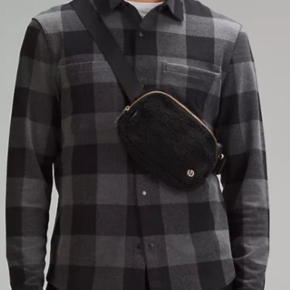 lululemon Everywhere Fleece Belt Bag 1L Fleece in Black/Gold - Picture 5 of 6